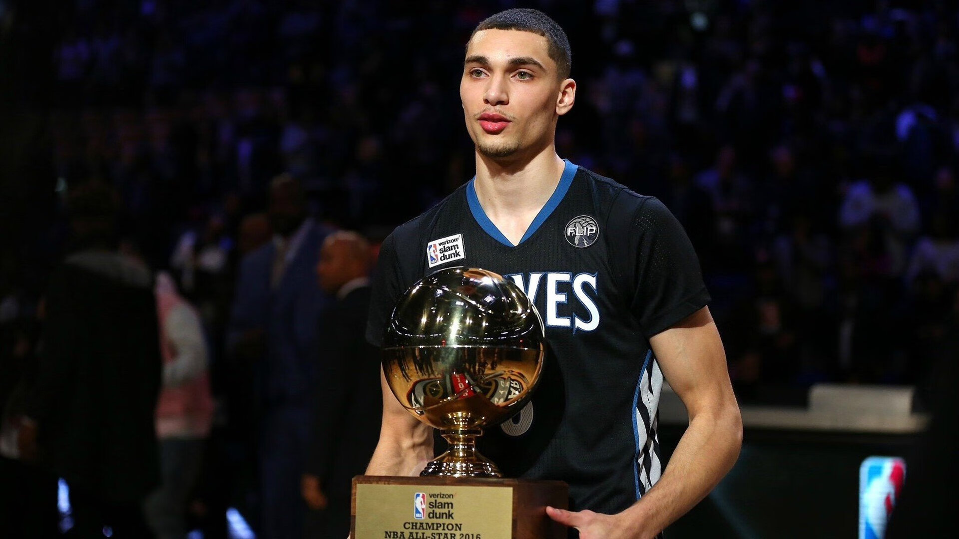 “东部新区赛场：六人制袋棍球给观众带来全新体验”